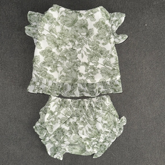 Ivy City Co Baby Floral Piece